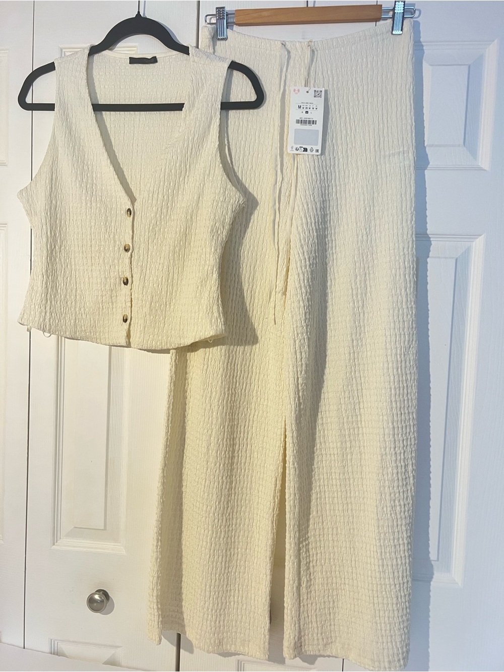ZARA 2 Piece Set. Textured Cream Wide-Leg Pull-on Pants & Matching Vest - Picture 14 of 16